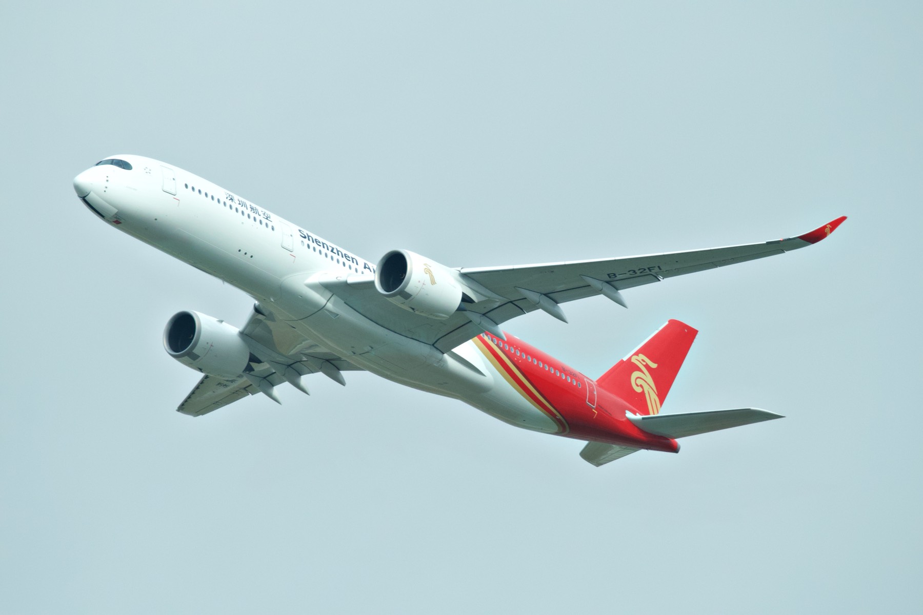 Shenzhen Airlines A350 climbing